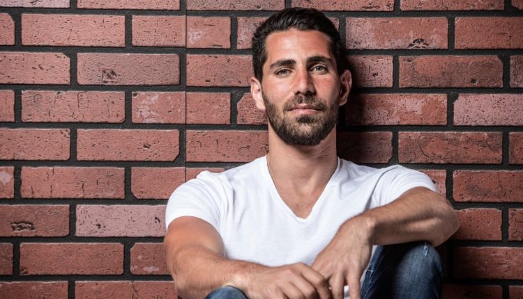 عزيز مرقة يعلن مفاجأة لجمهوره