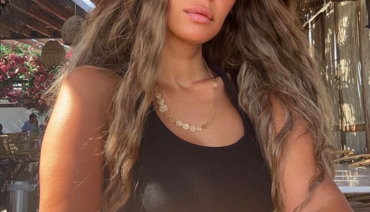 إيمان العاصي تثير الجدل بإطلالة جريئة